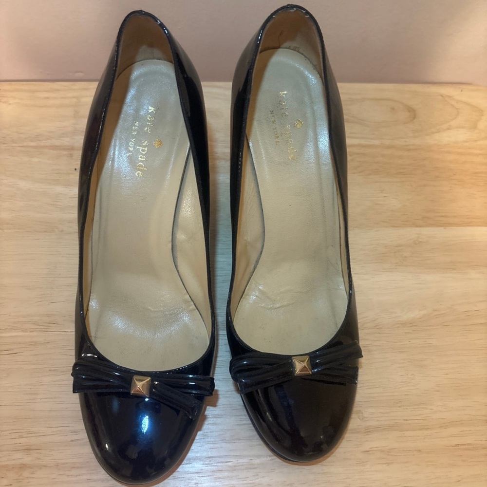 Kate Spade ♠️ patent wedge heels.